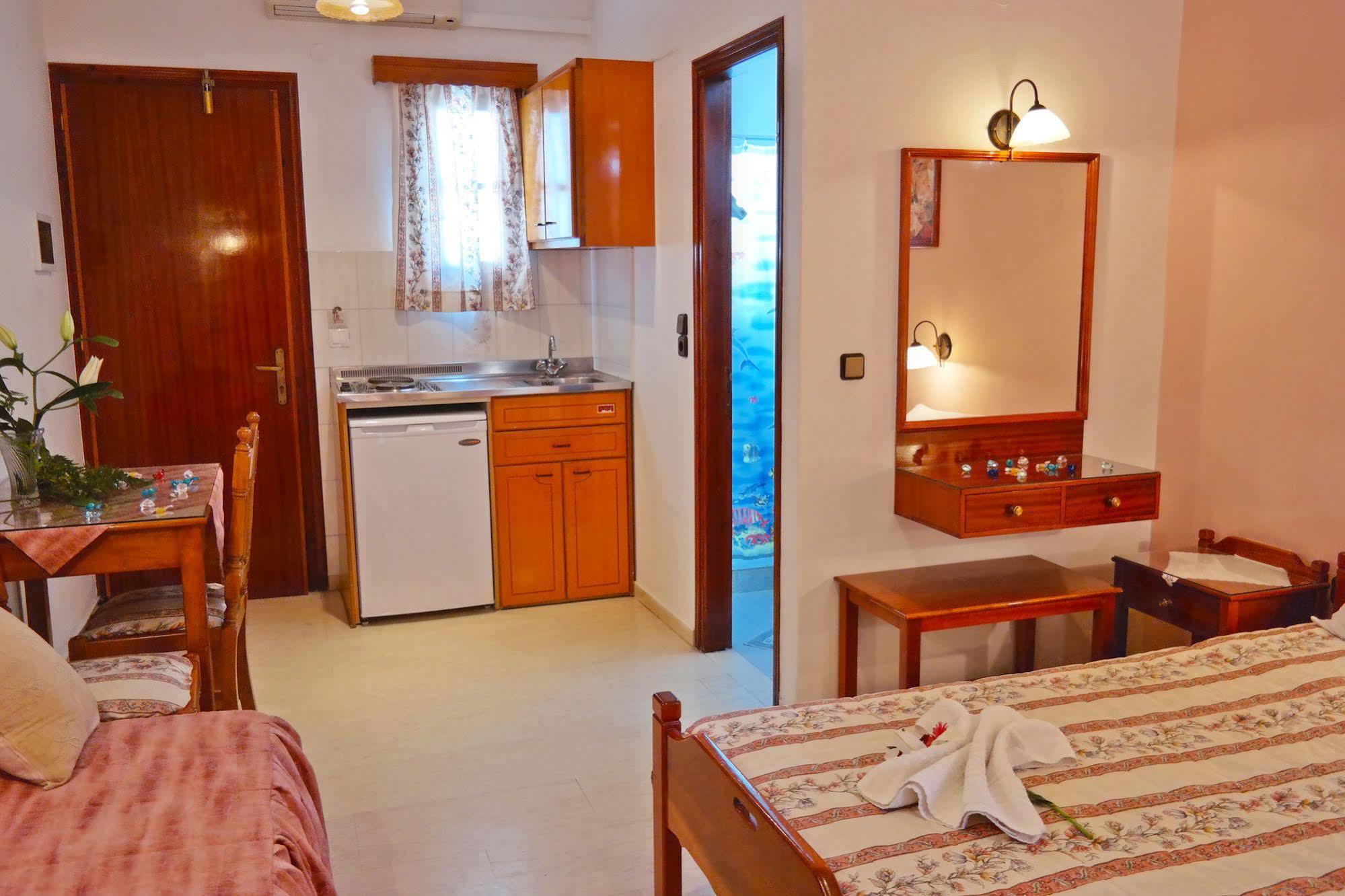 Golden Beach Studios Down Town Naxos City Екстериор снимка